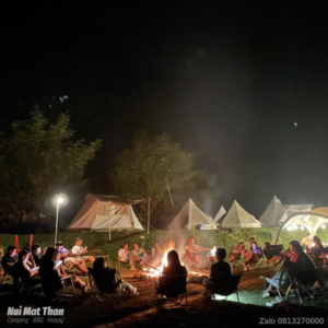 Nhóm bạn Camping Núi Mắt Thần Cao Bằng